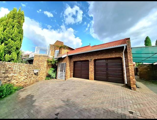 4 BEDROOM HOUSE FOR SALE IN MORELETAPARK